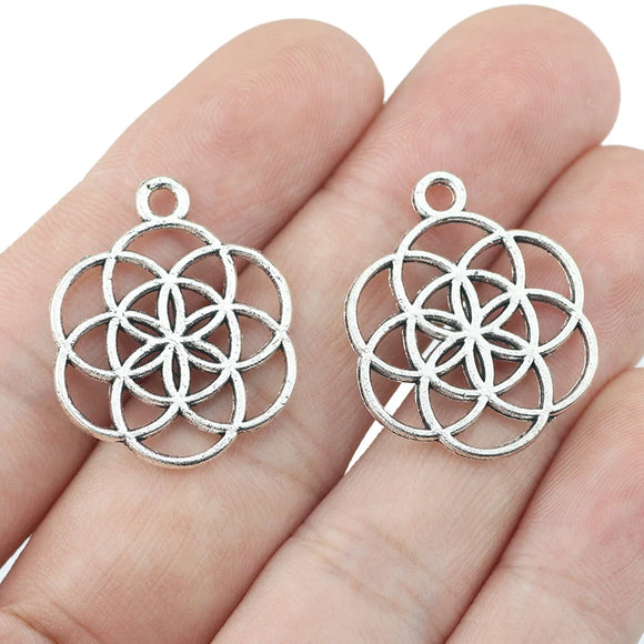 10pieces 20*26mm Fashion Hollow Chinese Knot Garland Charm For DIY Jewelry Making Antique Silver Color  Wholesale