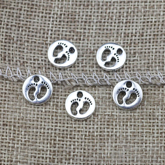 30Pieces/lot 11x11mm Antique Silver Color Baby Feet Round Charms Cute Pendant DIY Handcraft Jewelry