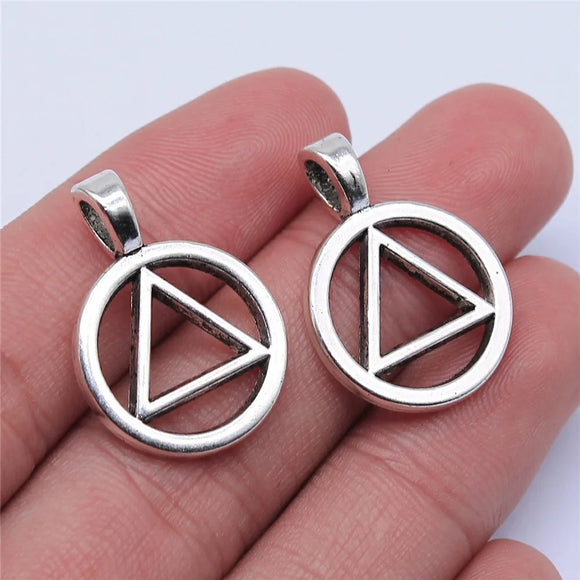 8Pcs/Lot Tibetan Silver AA Alcoholics Anonymous Recovery Sobriety Triangle Symbol Charms Pendant for Jewelry Making Accessories