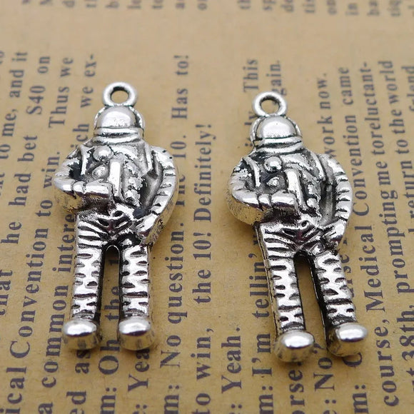 5Pcs 13*30mm Antique Silver Color Astronaur Charms Fashion Necklace Pendant Accessory Charms For Jewelry Making Wholesale