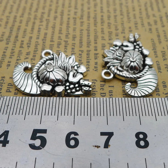 8Pcs 20*28mm Antique Silver Color Alloy Snail Charms Fashion Necklace Pendant Accessory Charms For Jewelry Making