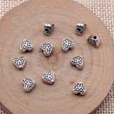 40 cuentas de corazón con nudo celta de color bronce antiguo de 5,5 x 6,5 mm para hacer joyas.