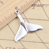 10 Uds. De dijes de cola de ballena grande, 28x30mm, colgantes de Color plata antigua, fabricación artesanal, joyería tibetana hecha a mano