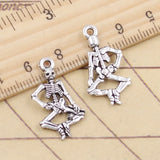 20 piezas dijes esqueleto calavera hombre 26x14mm colgantes de Color plata antigua DIY hacer joyería tibetana hecha a mano