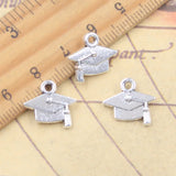 20 piezas dijes gorra de gabardina de graduación 14x14mm colgantes de Color plata antigua fabricación DIY joyería tibetana hecha a mano