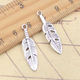 20 piezas dijes hoja de plumas 29x8mm colgantes de Color plata tibetana fabricación de joyería antigua artesanía hecha a mano DIY