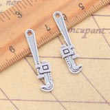 20 piezas herramientas de dijes llave inglesa 32x8mm colgantes de Color plata antigua para hacer joyería tibetana hecha a mano DIY