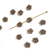 100 cuentas espaciadoras de flor de ciruelo en tono cobre H1890