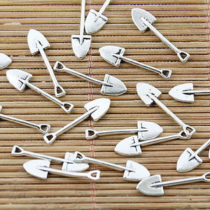 60pcs Tibetan silver color Spade design charms pendants EF1368