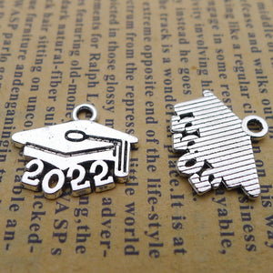 20PCS Bulk Sale Antique Silver Tone 2022 GRADUATION CAP Charm Pendant14X18mm