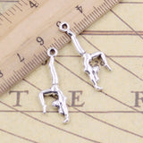 20 piezas de dijes de gimnasta deportista, 30 x 11 mm, colgantes de bronce tibetano color plata, joyería antigua, artesanía hecha a mano. 