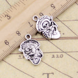 20 piezas de dijes de calavera con sombrero y guitarra, 22 x 15 mm, bronce tibetano, color plata, colgantes antiguos, artesanía hecha a mano. 