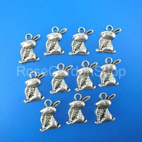10pcs antiqued silver Rabbits eat carrots  Pendant G196