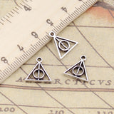 30 piezas de dijes de Reliquias de la Muerte, 13 x 12 mm, colgantes de bronce tibetano color plata, joyería antigua, artesanía hecha a mano. 
