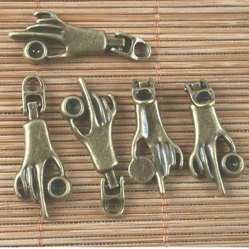 8pcs antiqued bronze hand pendant G1636