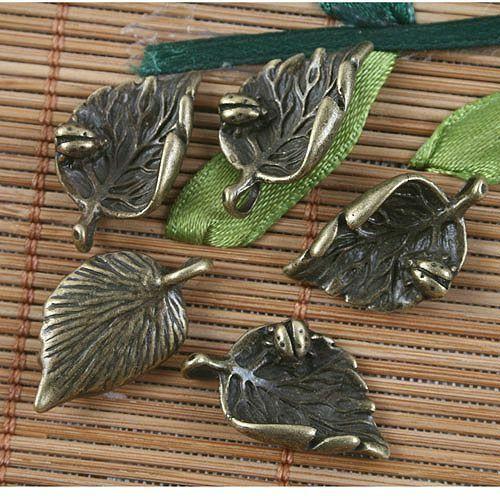 8pcs antiqued bronze insect in the leaf  pendant G1564