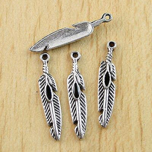 25pcs Beautiful Charm Daggers Pendants Findings h0352