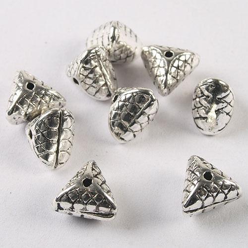 10pcs Tibetan silver triangle shaped spacer beads h1494