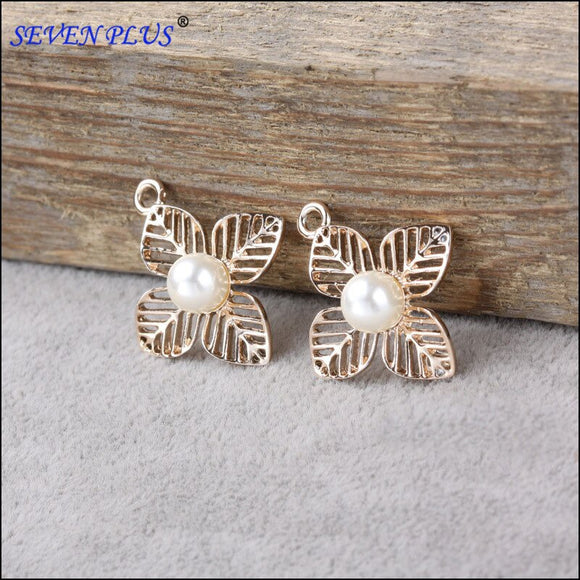 High Quality 50 Pieces/Lot 27mm*24mm UV Gold Color Imitation Pearl Clover Charms Pendants